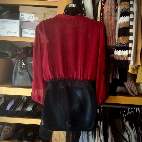 ⭐️BOGO FREE⭐️ BUCKLE BOUTIQUE Red and Black Sheer Lace Blouse - Picture 3 of 13